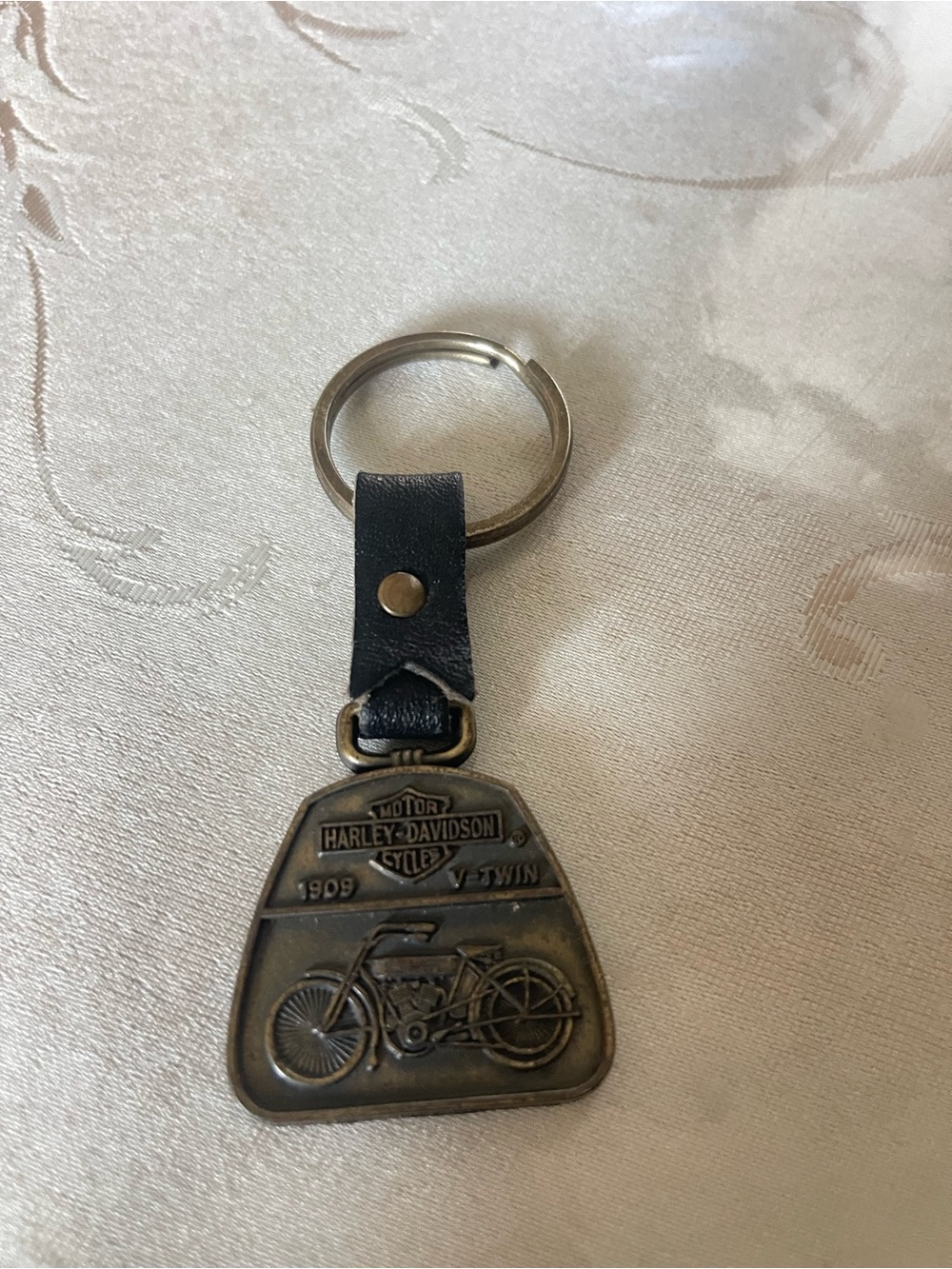 HARLEY DAVIDSON 1909 V-TWIN MOTORCYCLE KEY CHAIN FOB Vtg - Picture 3 of 7